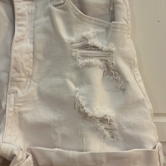 Kancan distressed white jean short - Picture 3 of 6